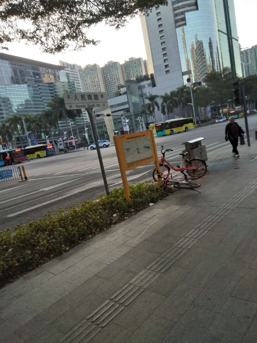 街道:南湖街道 具体地址:广东省深圳市罗湖区人民南路2028号金光华